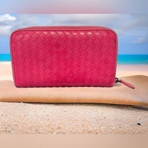 AUTHENTIC BOTTEGA VENETA Zippy WALLET- Pink